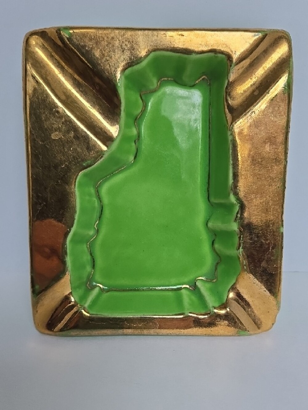 Vintage Green New Hampshire State-Shaped Ceramic Ashtray with Gold Trim - Picture 5 of 14